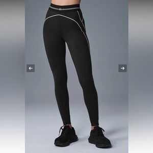 NWT Alo Yoga Airbrush Heart Throb 7/8 Leggings